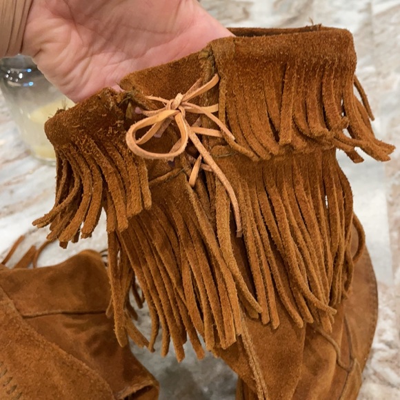 Genuine suede Minnetonka Boots - Picture 11 of 13
